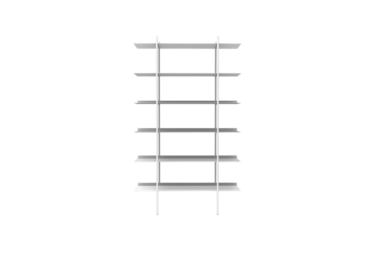 En minimalistisk hvid stige-stil reol med seks hylder, præsenteret på en sort baggrund. Hylderne er jævnt fordelt, og hele strukturen er symmetrisk, hvilket inkarnerer principperne for TomorrowsDesign.