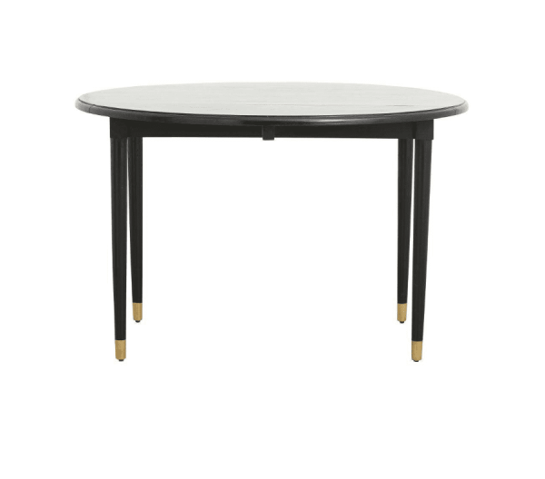 Et rundt bord med en lysegrå plade og fire sorte ben, hver med en lille guldhætte, placeret på en almindelig hvid baggrund, ideel til TomorrowsDesign-entusiaster.