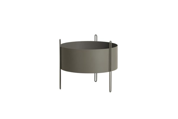 En minimalistisk, moderne mørkegrå cirkulær WOUD - Pidestall Plantekasse Mellem understøttet af tre tynde, lodrette metalben, isoleret på en hvid baggrund.