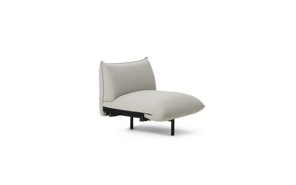 EN NORMANN COPENHAGEN - Ark Modulsofa 110 Midte med en beige pude og et sort stel, sat mod en almindelig hvid baggrund.