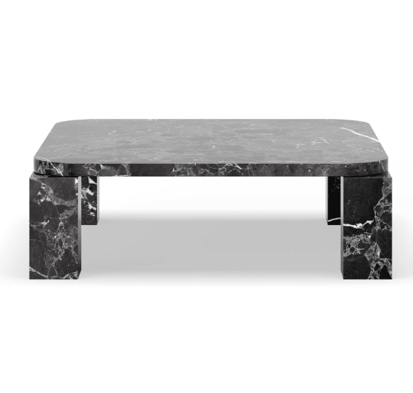Et moderne lavprofil sofabord lavet af sort marmor med karakteristisk hvid åring, sat mod en almindelig hvid baggrund af TomorrowsDesign.