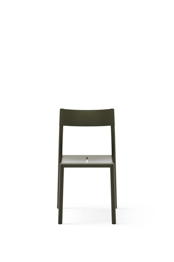 En moderne, olivengrøn stol med et enkelt, firkantet TomorrowsDesign og et solidt ryglæn, der står på en almindelig hvid baggrund.