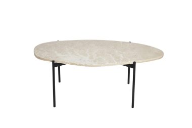 En oval bordplade af lyst marmoreret materiale understøttet af to sorte metalben, vist på en hvid baggrund, er en klassisk designermøbel.