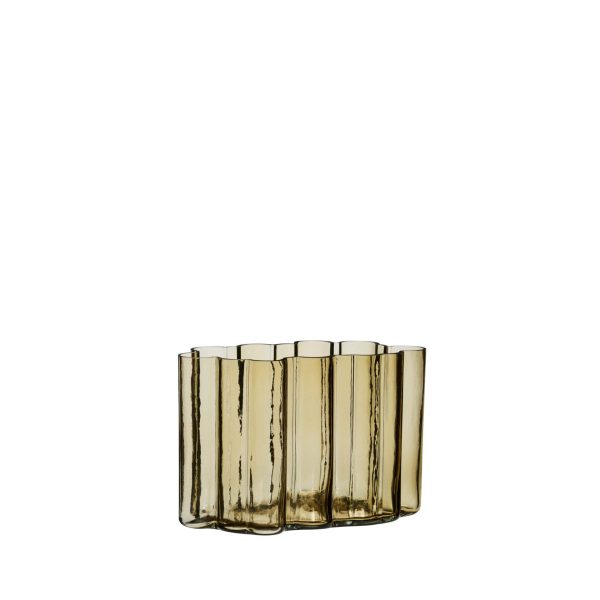 En gennemsigtig HÜBSCH - Umber Vase med en cylindrisk form og lodrette kanter, sat mod en almindelig hvid baggrund.