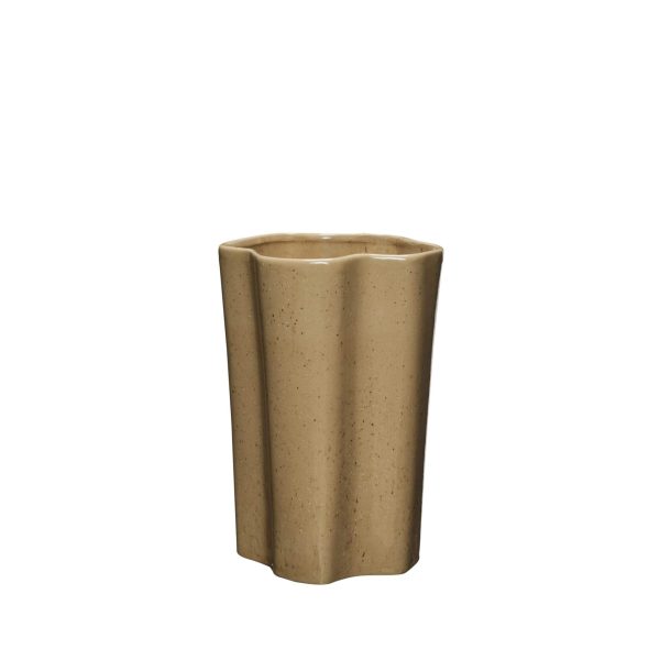 En almindelig beige keramikvase med en let udspændt top og en Tomorrowsdesign-tekstureret overflade, isoleret på en hvid baggrund.