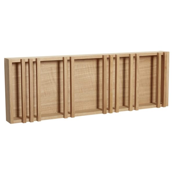 Et moderne radiatordæksel i træ med lodrette lameller og en glat top, isoleret på en hvid baggrund, fremviser elegant interiørdesign.