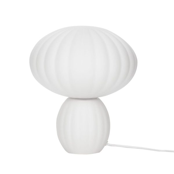 En moderne hvid bordlampe med en ribbet designermøbel, med en kugleformet base og en større, matchende kugle som lampeskærm, sat mod en ren hvid baggrund.
