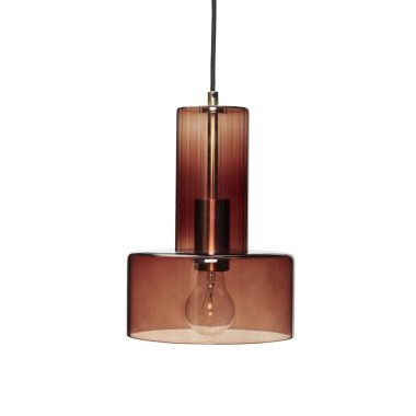 En moderne pendel med en cylindrisk, ravfarvet glasskærm med en synlig glødetrådspære, inspireret af Tomorrowsdesign, ophængt i et sort kabel mod en hvid baggrund.