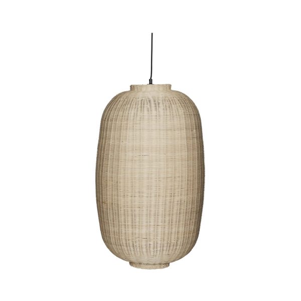 En HÜBSCH - Chand Lampe Ø45, en lodret, aflang pendel med en struktureret, vævet rattanskærm, vist på en almindelig hvid baggrund. Lysarmaturen er udstyret med et enkelt kabel, der strækker sig fra toppen.