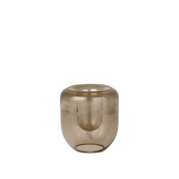 En gennemskinnelig, røggrå KRISTINA DAM - Opal Vase Lille med en afrundet form og smal åbning, afbilledet mod en hvid baggrund.