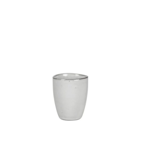 En enkel, BROSTE COPENHAGEN - 'Nordic Sand' Krus centreret mod en almindelig hvid baggrund.