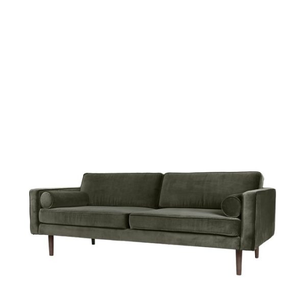 En grøn fløjlssofa med et minimalistisk design, med rene linjer og cylindriske hynder i begge ender. Den har en lav profil og understøttes af fire mørke træben. Dette stykke er perfekt til dem, der