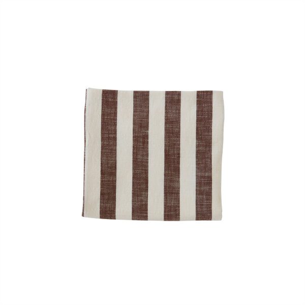 En foldet OYOY - Striped Dug 260x140 med lodrette striber, vekslende mellem hvid og dæmpet brun, vist mod en ren hvid baggrund.
