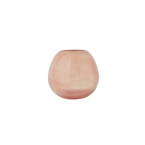 En rund, pink keramikvase med en blank finish, afbilledet mod en almindelig hvid baggrund. Vasen har en glat overflade med en let reflekterende glans og har et interiørdesign.