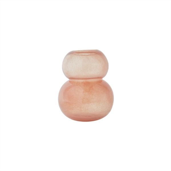 To stablede pink Himalaya salt lysestager isoleret på en hvid baggrund. Topholderen er lidt mindre og har begge en afrundet Tomorrowsdesign-form.