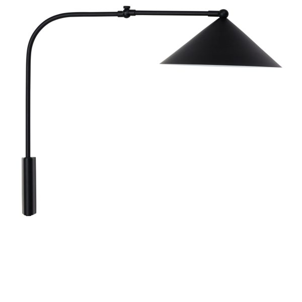 En moderne sort designer vægmonteret lampe med en buet arm og en kantet skærm, vist mod en hvid baggrund.