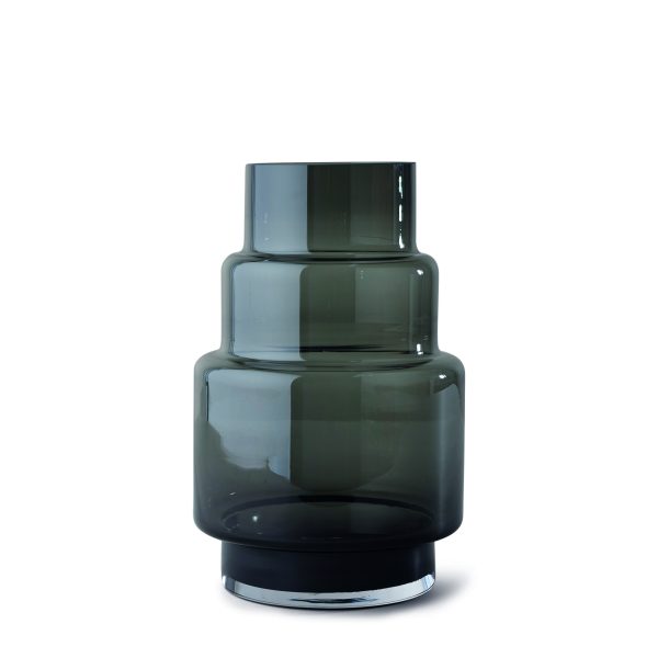 En mørkegrå, blank keramisk vase RO COLLECTION - Hurricane No. 69 med et unikt, stablet design bestående af tre afrundede sektioner, der tilspidser mod toppen, isoleret på en hvid baggrund.