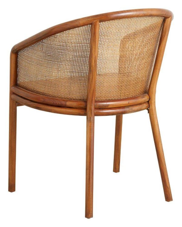 En moderne trælænestol fra midten af århundredet med et buet stel og ryg og sæde af stoknet, designet af TomorrowsDesign, isoleret på en hvid baggrund.