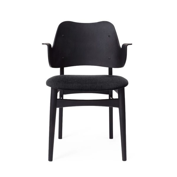 En moderne sort stol med buet træryglæn og polstret stofsæde i TomorrowsDesign-stil på en almindelig hvid baggrund.