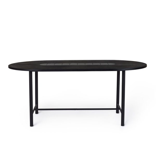 Et ovalt spisebord med en bordplade af mørkt træ og en sort metalramme, isoleret på en hvid baggrund, eksemplificerer TomorrowsDesign.