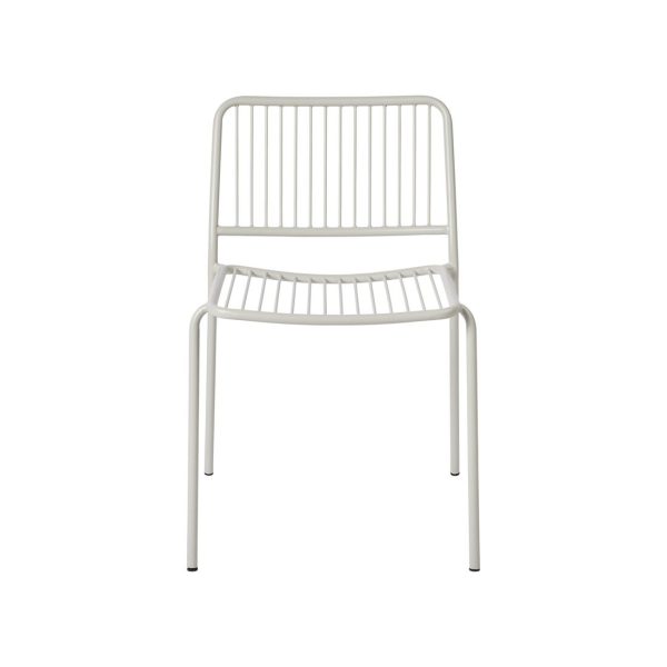 En moderne, minimalistisk stol med metalstel og lige, vandrette lameller på sæde og ryglæn, alt sammen udført i en ren hvid farve mod en almindelig baggrund fra TomorrowsDesign.
