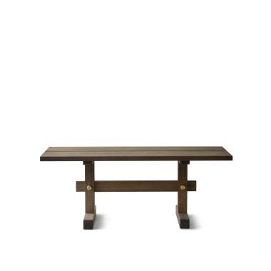 En minimalistisk EBERHART - Evonne Bænk 120 med en rektangulær top og robuste ben, isoleret på en almindelig hvid baggrund.
