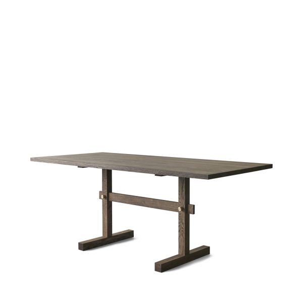 Et rektangulært træ EBERHART - Gaspard Spisebord 180 med en struktureret overflade og en enkel, robust metalbund, mod en almindelig hvid baggrund.