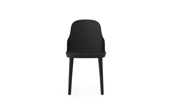 En moderne Allez Stol fra NORMANN COPENHAGEN med højt ryglæn og fire ben set forfra mod en almindelig hvid baggrund.