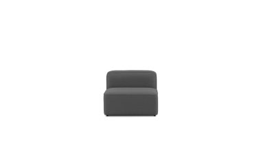 En moderne NORMANN COPENHAGEN - Rope Modulsofa 110 Narrow Center placeret på en solid hvid baggrund, set forfra, og viser dets minimalistiske og slanke design.