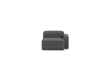 En moderne NORMANN COPENHAGEN - Rope Modulsofa 120 Narrow Højre med et minimalistisk design, placeret centralt mod en almindelig hvid baggrund.