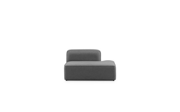En minimalistisk moderne NORMANN COPENHAGEN - Rope Modulsofa 340 Wide Højre i gråt stof, sat mod en almindelig hvid baggrund. Designet har en strømlinet, buet form uden synlige ben.
