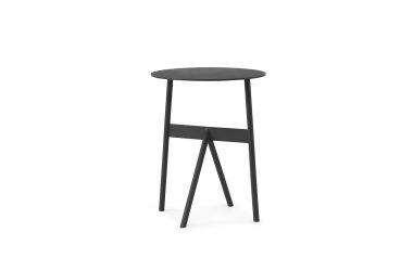 En simpel sort NORMANN COPENHAGEN - Stock Bord Ø37 med tre ben og en rund top, isoleret på hvid baggrund. designet byder på rene linjer og en minimalistisk stil.