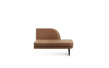 EN NORMANN COPENHAGEN - Sum Modulsofa 340 Højre med glat solbrun polstring og lavprofils sort metalbund, præsenteret mod en almindelig hvid baggrund.