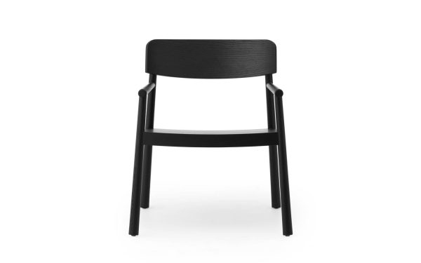En moderne sort stol med solidt ryglæn og fire ben set fra rygvinklen mod en almindelig hvid baggrund, eksemplificerer TomorrowsDesigns æstetik.