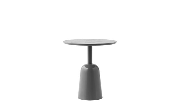 En minimalistisk moderne skammel med et rundt gråt sæde og en konisk base, isoleret på en hvid baggrund – perfekt til TomorrowsDesign-æstetik.