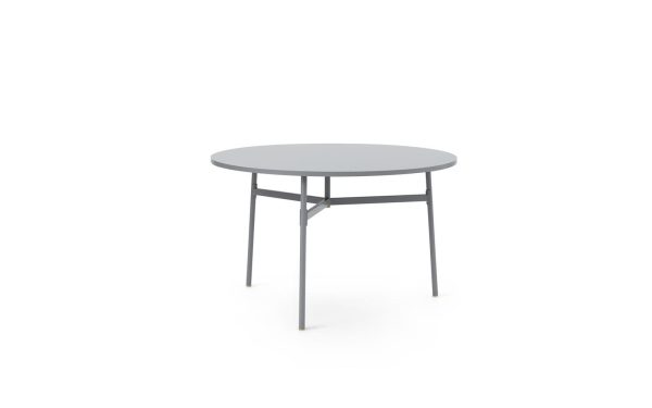 Et enkelt NORMANN COPENHAGEN - Union Spisebord Ø120 med en glat grå overflade og en sort metalramme vist på hvid baggrund.