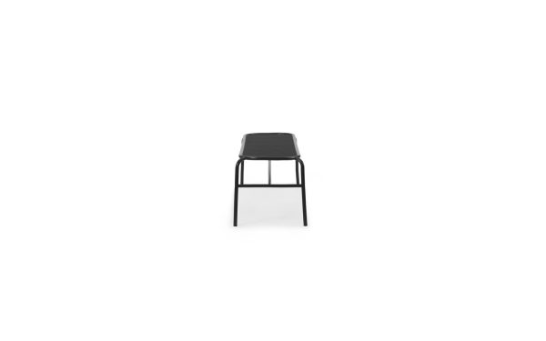En sort NORMANN COPENHAGEN - Vig Bænk med firkantet sæde og metalliske ben, vist mod en isoleret hvid baggrund.