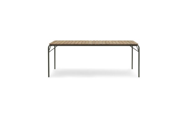 EN NORMANN COPENHAGEN - Vig Bord 90X200 med trælameller og tynde sorte metalben, isoleret på hvid baggrund.