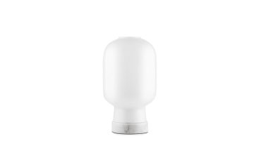 En almindelig, hvid NORMANN COPENHAGEN - Amp Bordlampe med en metallisk base, isoleret på en hvid baggrund. flasken er opretstående og lukket, med et glat, minimalistisk design.