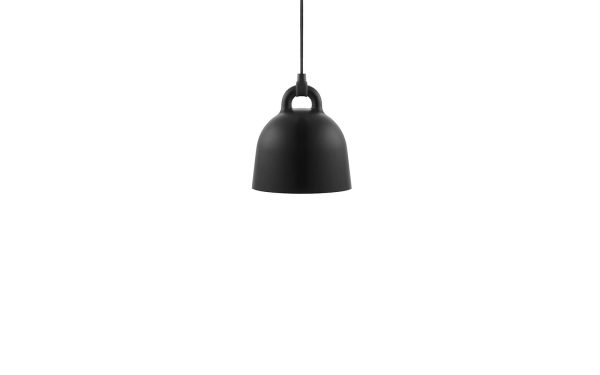 En simpel sort pendel, der hænger fra et kabel mod en almindelig hvid baggrund, med NORMANN COPENHAGEN - Bell Lampe Ø22 med en glat, klokkeformet skærm.