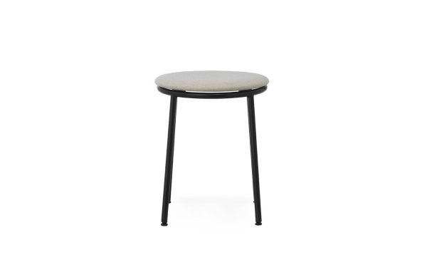 En moderne skammel med sorte metalben og et rundt, lysegråt polstret sæde, isoleret på en hvid baggrund, eksemplificerer TomorrowsDesign-æstetikken.
