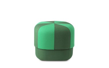 NORMANN COPENHAGEN - Circus Puf Duo Lille med et geometrisk stribedesign isoleret på en hvid baggrund.