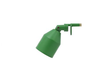 NORMANN COPENHAGEN - Klip Lampe med en udløserdyse, orienteret diagonalt, isoleret på en hvid baggrund.