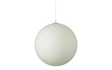 EN NORMANN COPENHAGEN - Pix Pendel Ø60 pendel hænger fra et hvidt kabel mod en neutral baggrund. lampens overflade har en struktureret, plettet finish.