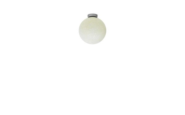 En enkelt NORMANN COPENHAGEN Pix Lampe Ø30 hængende mod en almindelig hvid baggrund.