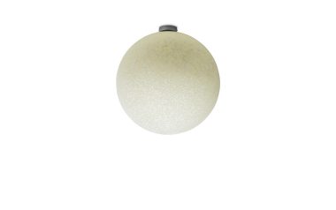 En enkelt rund loftslampe af matteret glas monteret på en hvid baggrund. - NORMANN COPENHAGEN - Pix Loftlampe Ø60