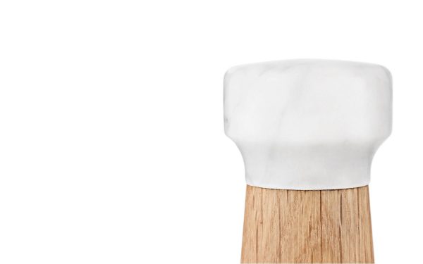 Topsektion af en NORMANN COPENHAGEN - Craft Saltkværn med hvidt silikonehåndtag, isoleret på hvid baggrund.