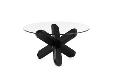 Et moderne rundt glasbord med en unik base med tre krydsende sorte trælameller, isoleret mod en almindelig hvid baggrund fra TomorrowsDesign.