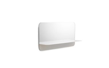 En minimalistisk vægmonteret hylde med en lille, flad overflade og et rektangulært spejl over sig, sat mod en almindelig hvid baggrund. - NORMANN COPENHAGEN - Horizon Spejl
