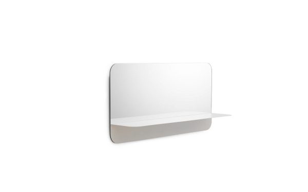 En minimalistisk vægmonteret hylde med en lille, flad overflade og et rektangulært spejl over sig, sat mod en almindelig hvid baggrund. - NORMANN COPENHAGEN - Horizon Spejl